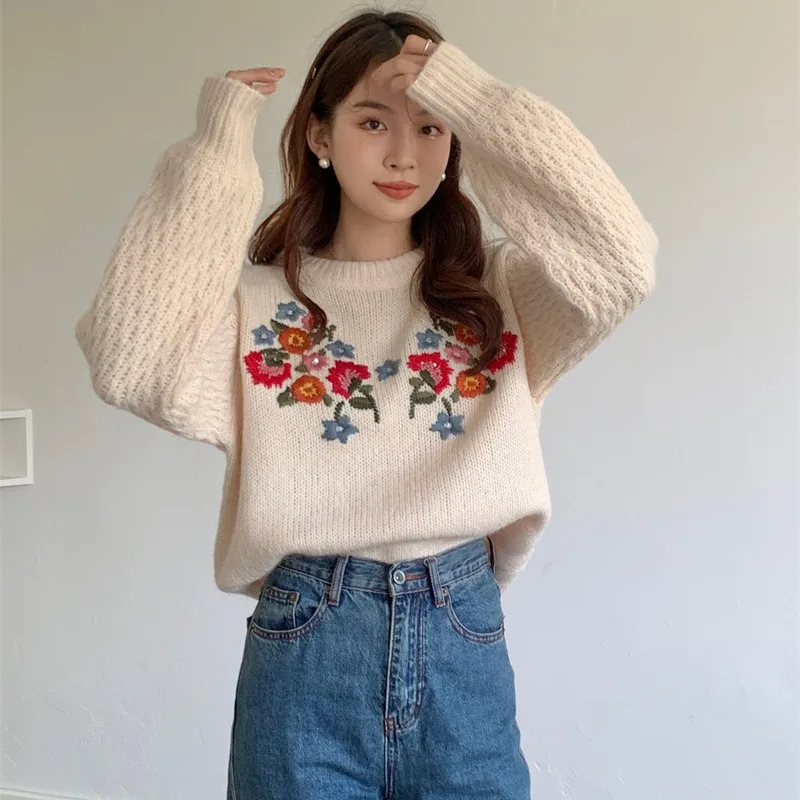 كنزة نسائية شتوية بتصميم كوري عتيق مطرزة يدويًا بأكمام منتفخة من القطن 00%