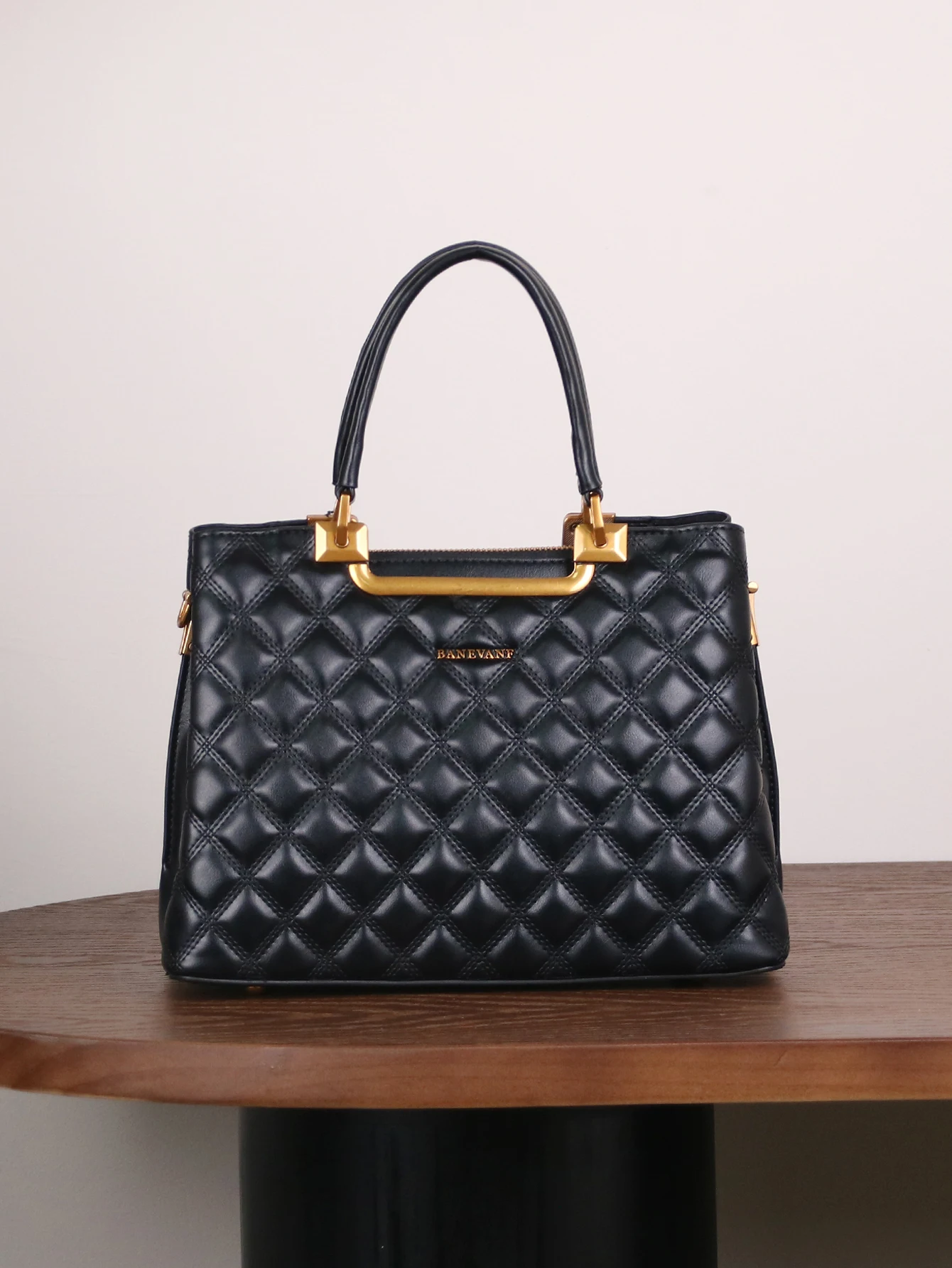 

2025 new fashion rhombus design advanced sense portable tote bag light luxury temperament middle-aged mother handbag heavy indus