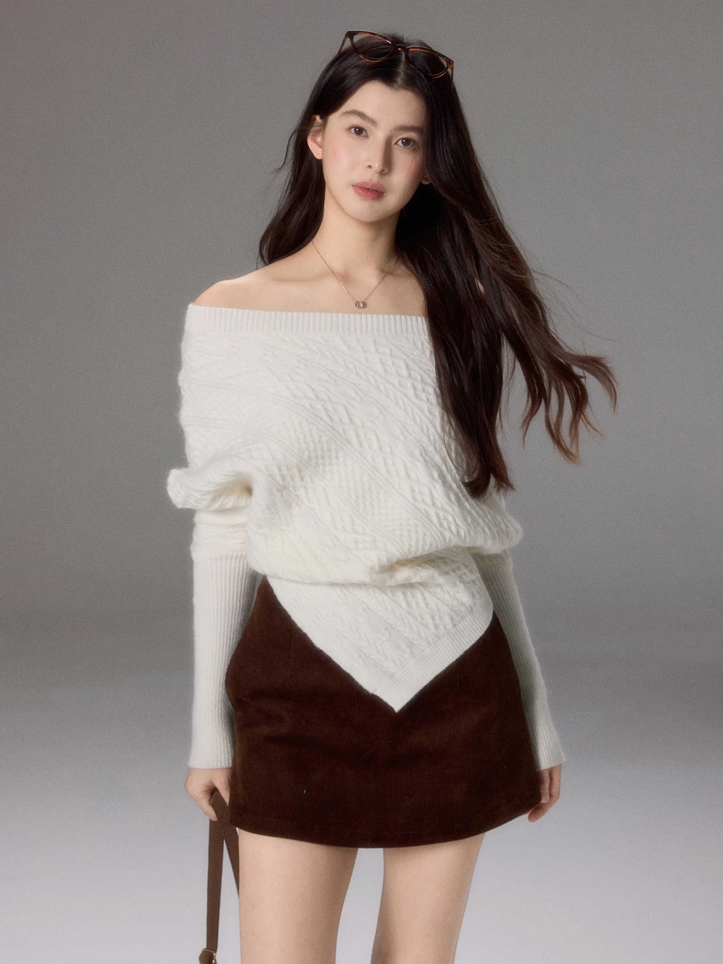 

Универсальный асимметричный свитер с рукавами «летучая мышь» белого цвета для женщин: элегантный, удобный, дышащий, вязаный, с длинными рукавами