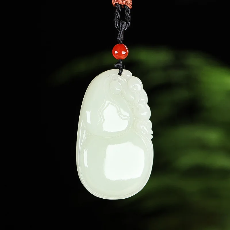 diverse pendants, small men's and women's pendants, white jade Ruyi Guanyin jade pendants, men's and women's pendants.