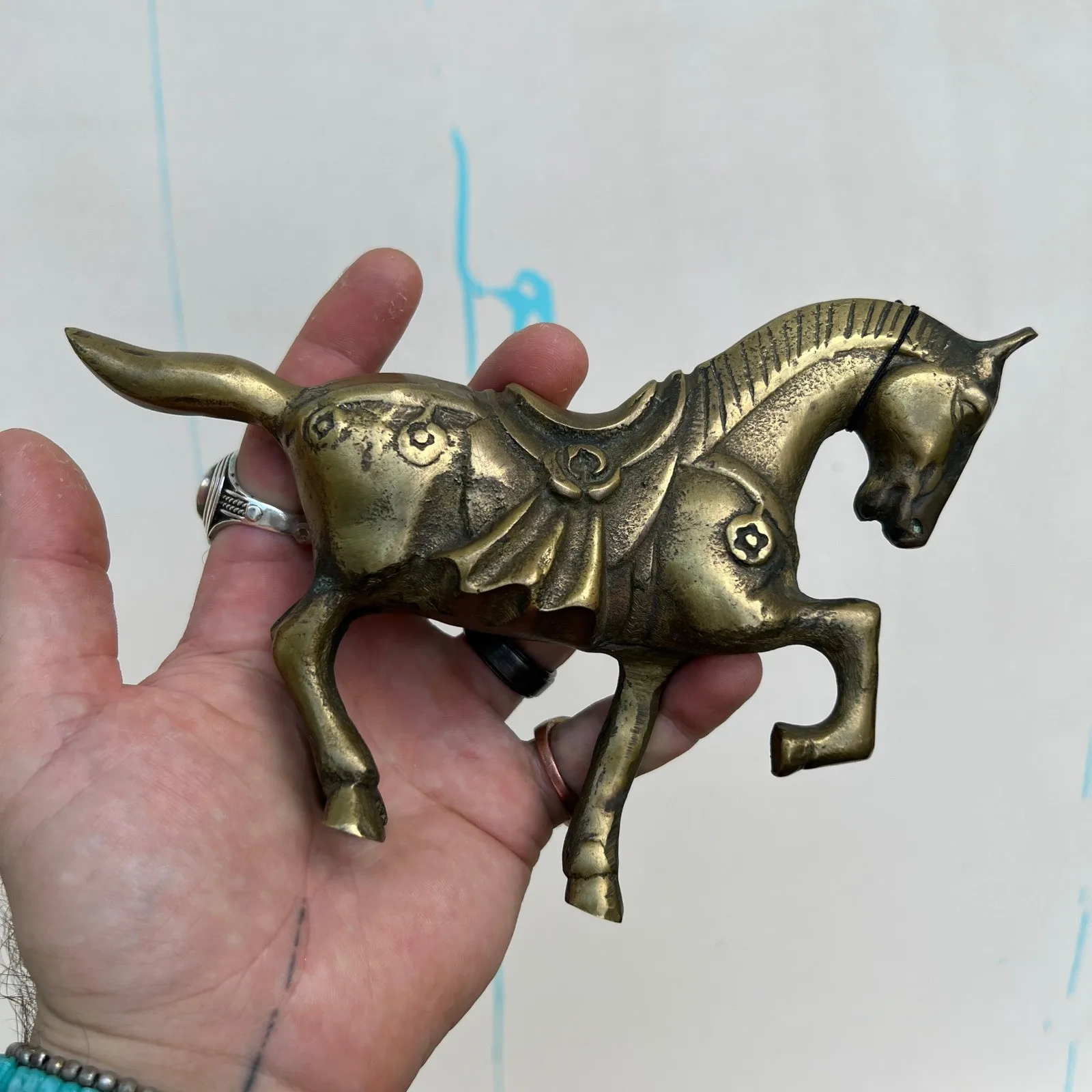 

Винтажная латунная фигурка лошади шириной 7 дюймов, высота 5 дюймов, декоративная лошадь 1980-х годов