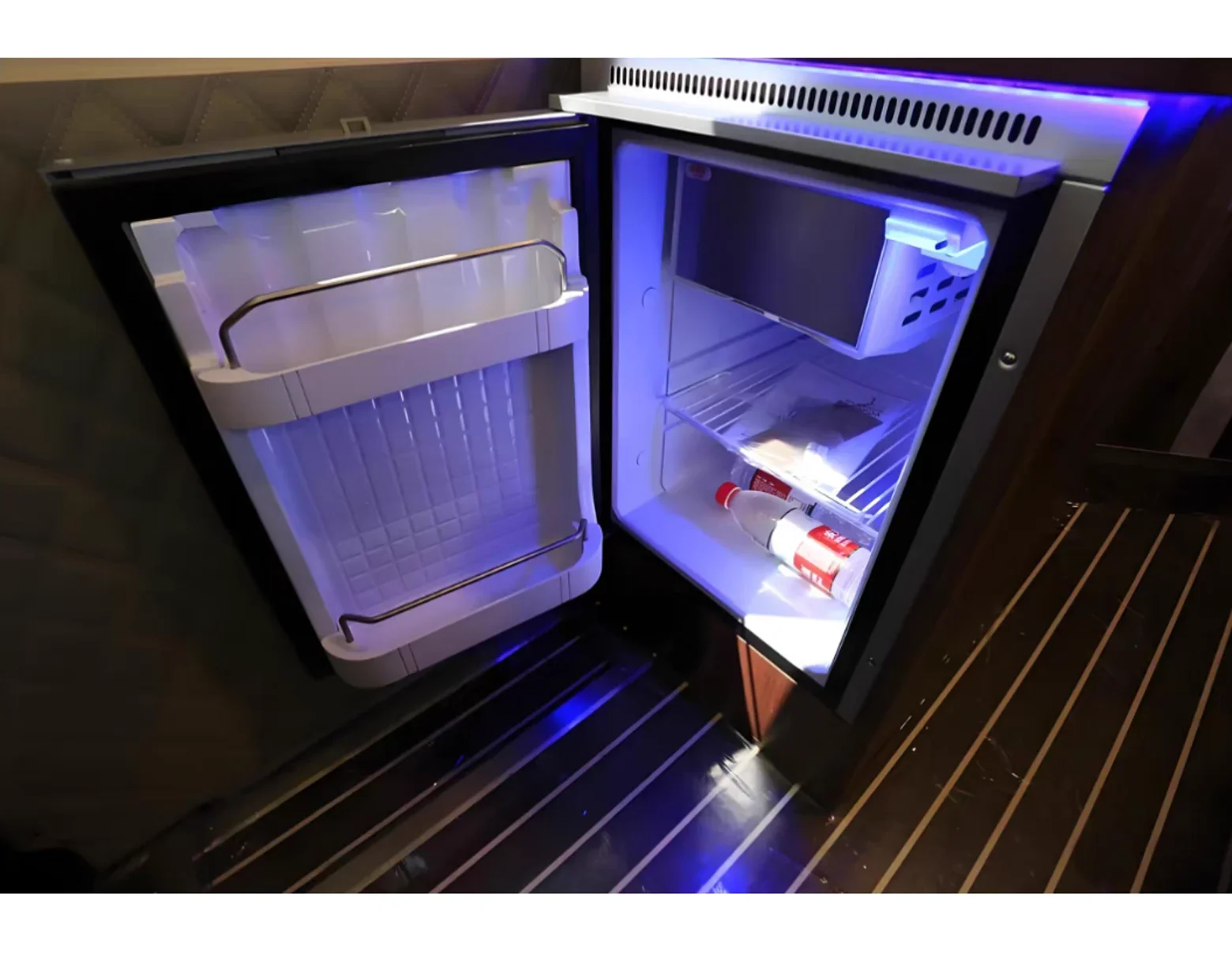 Universal 49L Compressor Refrigerator Freezer for RV Coach Motorhome Dual Control Reversible Door Low Voltage Protection 12V-24V