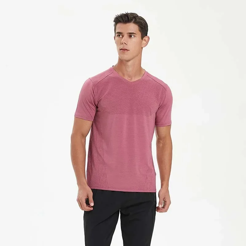 Camiseta esportiva de fitness masculina, manga curta, respirável, secagem rápida, estampa listrada, roupa casual