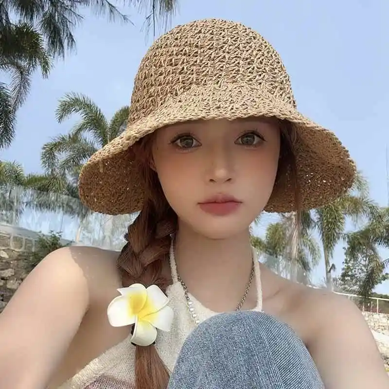 女性の麦わら帽子 2025 新スタイル夏 UV 保護サンシェードホリデーサンハットファッショナブルな人気のポケットチーフスカーフ