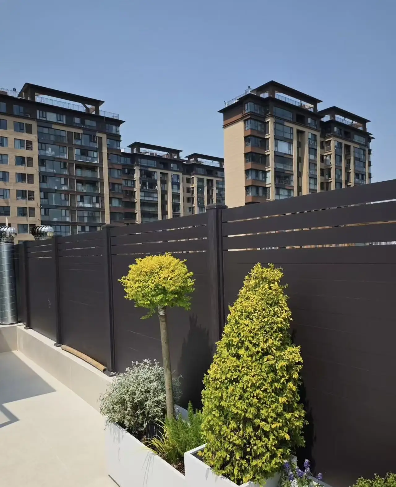 Aluminum Louver Fence Panels Outdoor Powder Coated Corrosion Resistant Low Maintenance Decorative Fencing Residential Commercial