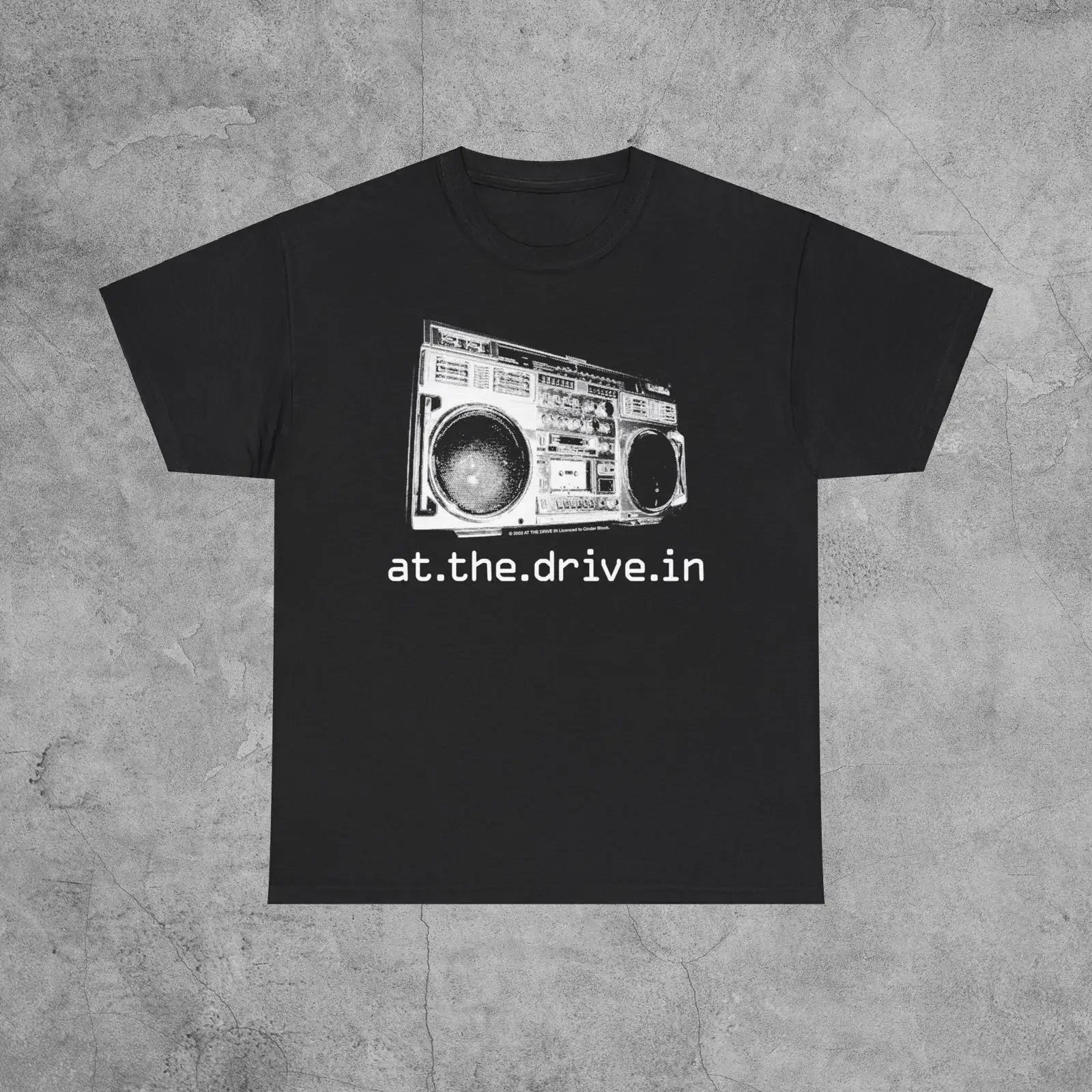 May include Black t shirt with a white graphic of vintage boombox and the text at drive in vintage Washed Casual homme