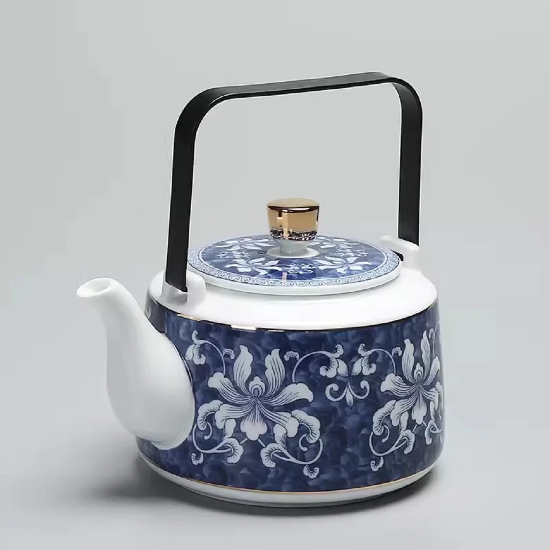 

Jingdezhen-Gold Painted Large Tea Pot, Blue and White Porcelain Underglaze Color icing on the Cake, Lifting Beam Pot, Blue and W