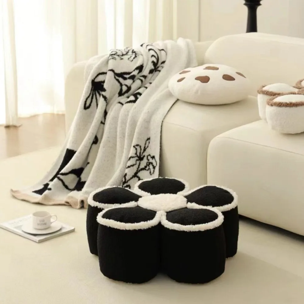 Cute shoe changing stool, fafa shaped seat pier, velvet fabric, three-dimensional Nordic flower cross legged stool with core and