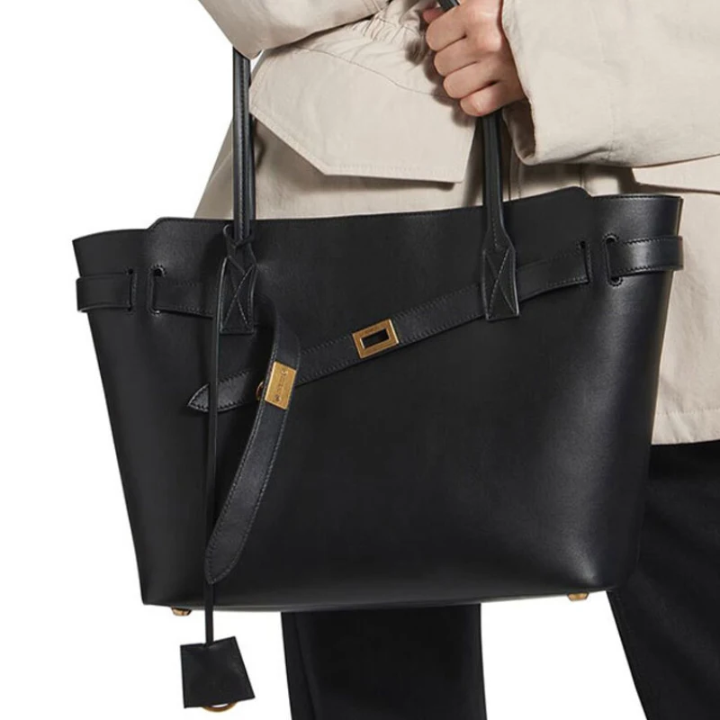 

Luxury Belt Buckle Shoulder Bag For Women Large Capacity Casual Tote Bag Stylish Underarm Bucket Bag Versatile Commuter Handbag