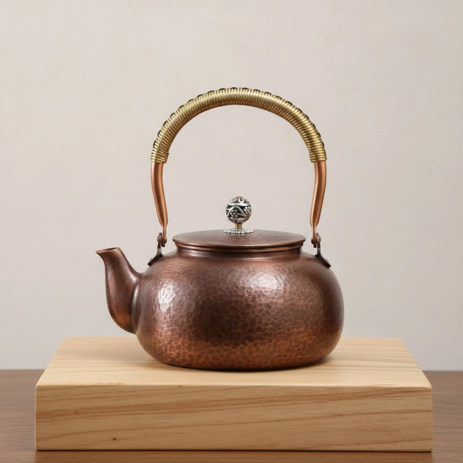 Hammered Copper Teapot Retro Copper Teapot with Wrapped Handle Tea Vessel with Wrapped Handle Thickened Insulated