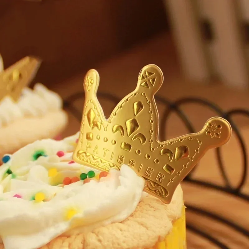 50 Pcs  gold crown cake jams (color: gold)