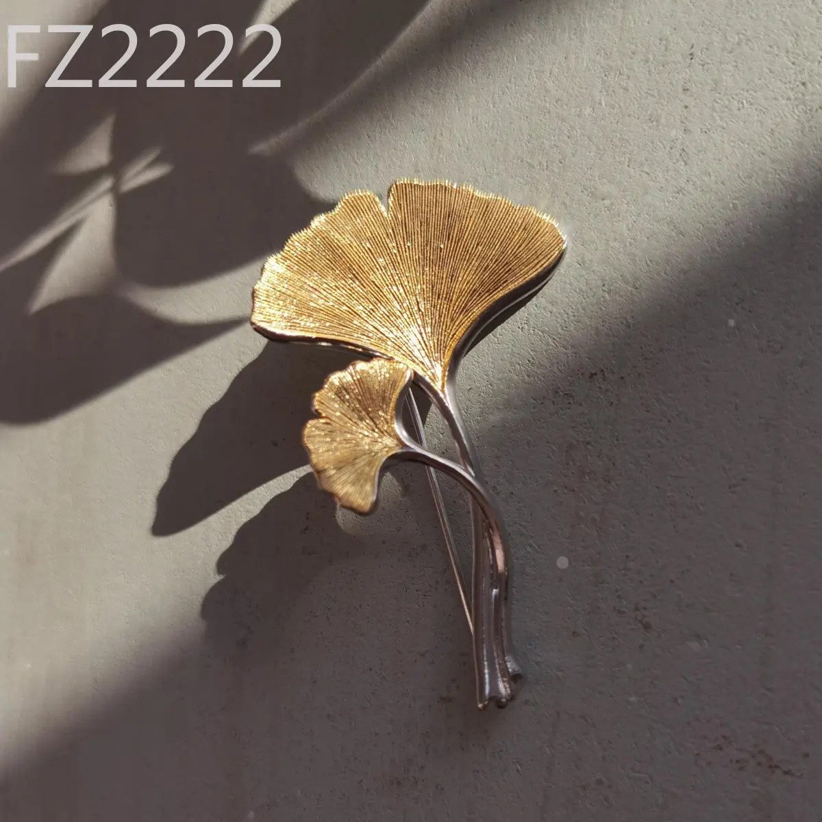 

Guochao simple mother leaf ginkgo brooch high-end corsage classical creative birthday gift girls practical