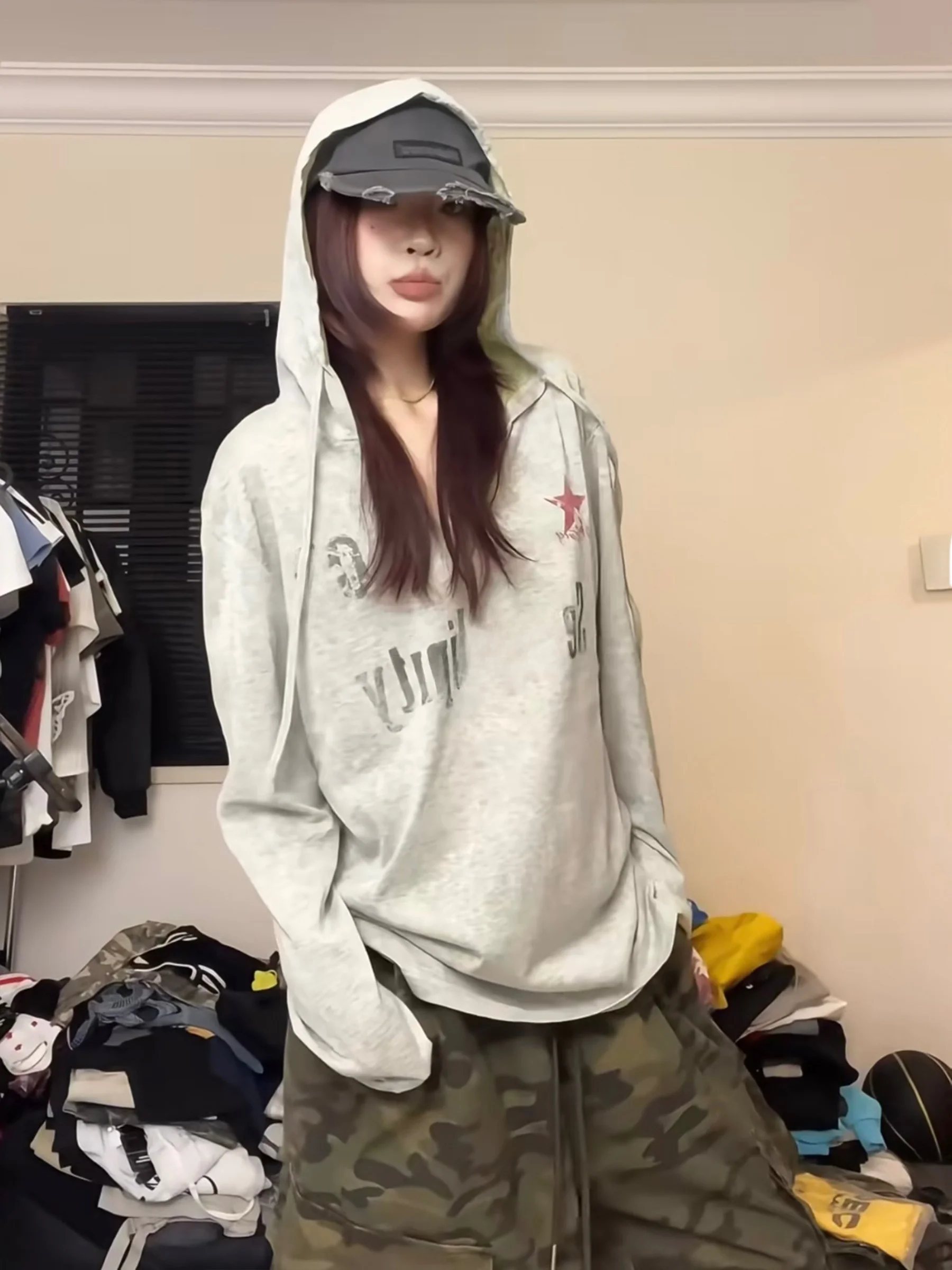 

Корейская свободная толстовка с длинным рукавом и капюшоном для женщин, модный тонкий летний топ с принтом и V-образным вырезом, повседневный, удобный, из хлопка