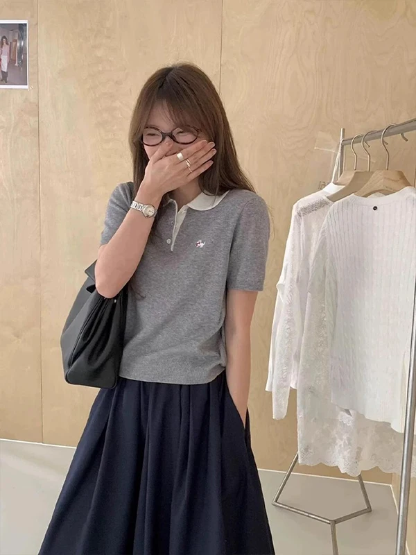 T-shirt slim fit ort Sve da donna estiva lavorata a maglia ricamata con motivo cartoon colletto rovesciato top comodo poliestere F...