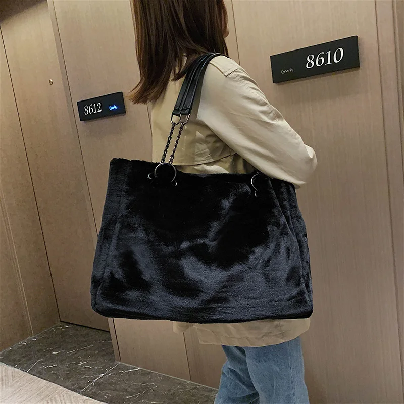 Wool bag autumn and winter fashion with a large capacity one-shoulder hand-held plush lady tote bag