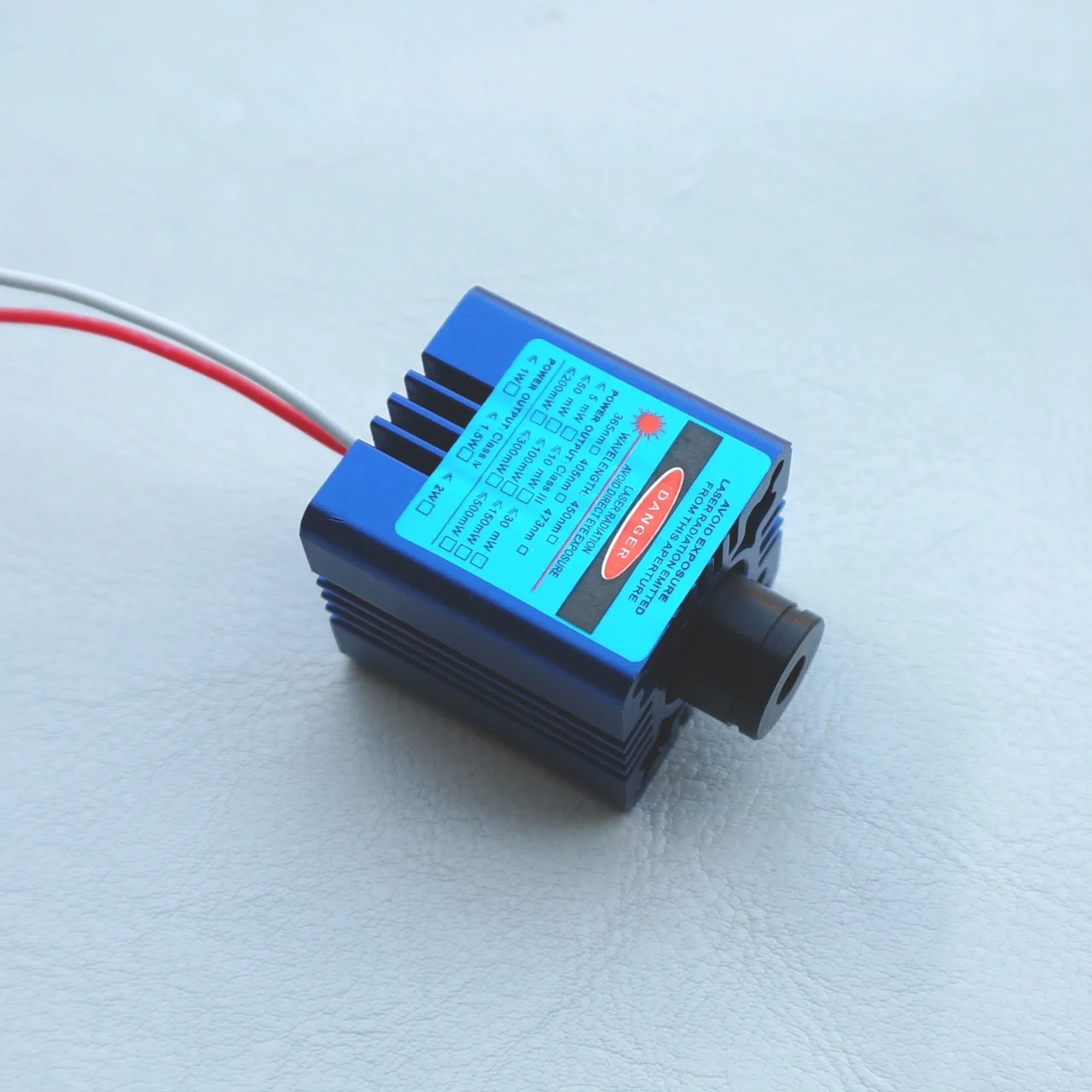 

Adjustable Focus 405nm 200mW Blue Purple Laser Module With 3-5 V input