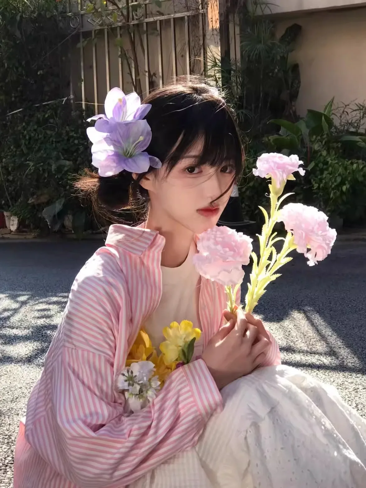 

Весна 2025: Модная розовая полосатая свободная рубашка с длинным рукавом для женщин – универсальный качественный топ в простом стиле на пуговицах, верхняя одежда