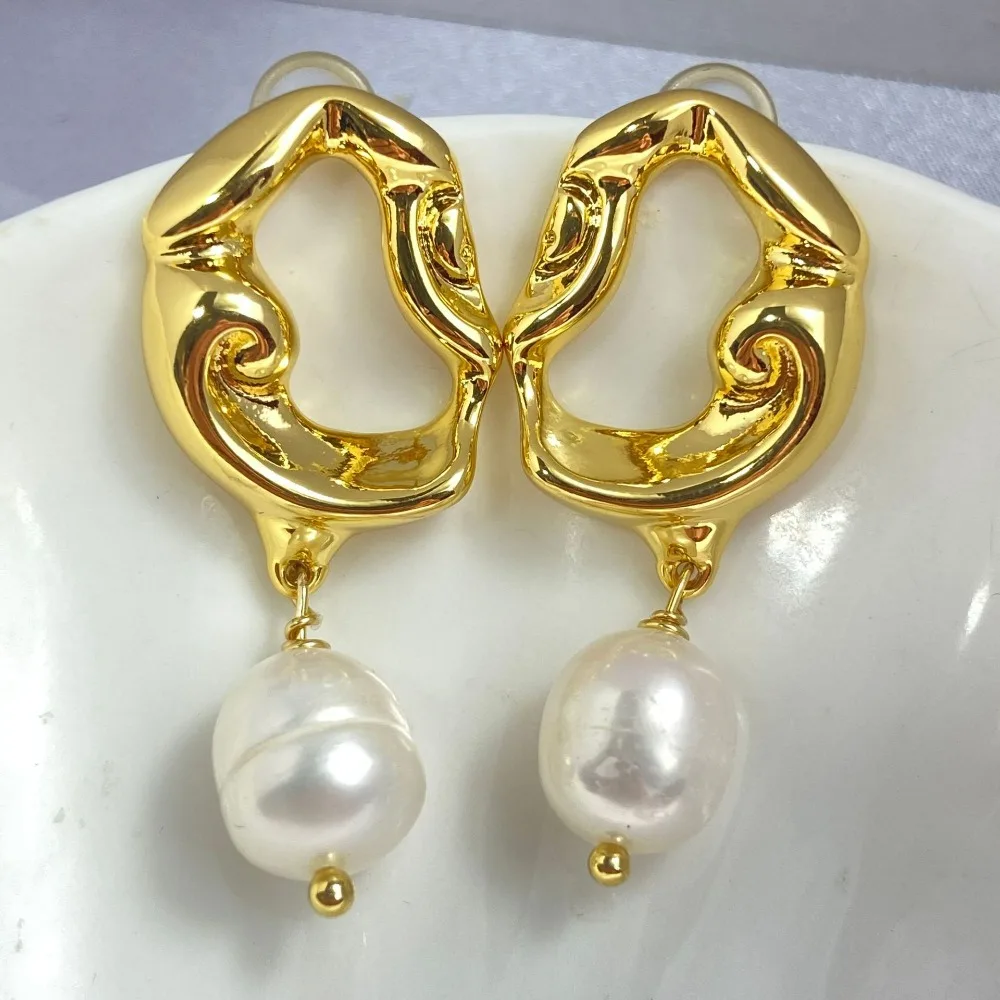 

New Russia Style Light Luxury Niche High-end Sense White Freshwater Pearl Tassels Earrings for Women 2026 Autumn Winter Jewelry