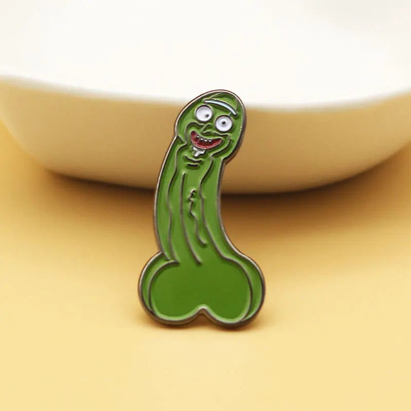 Broche de pepino encurtido de dibujos animados, insignia de Metal de aleación, mochila creativa personalizada, ropa y accesorios interesantes para combinar