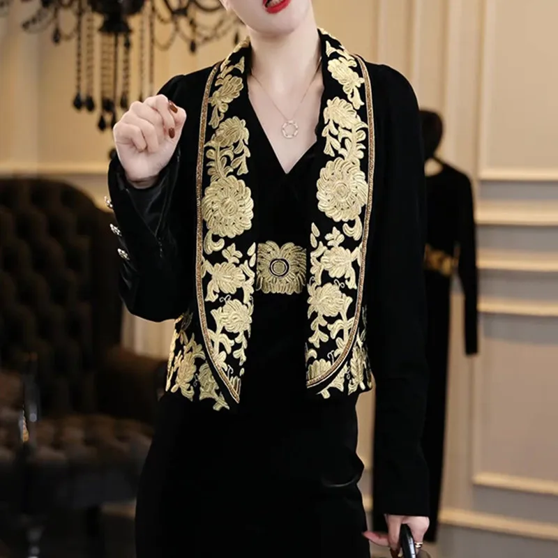 Retro Floral Embroidered Suits Jacket 2024 Autumn Winter New Turn Down Collar Black Velvet Blazer Coat Fashion Cardigan Tops