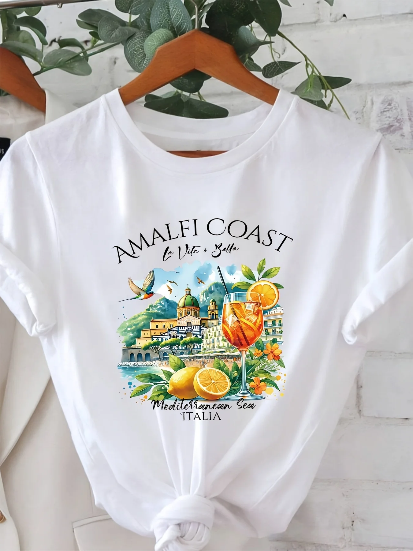 Wo's Italian La Vita E Bella Amalfi Coast Graphic T Shirts with Funny Sayings for Men Vibrant Coastal Landscape Print Casual Crew Neck Medium Stretch SpringSummer Tee with Lemon And Sea Design White