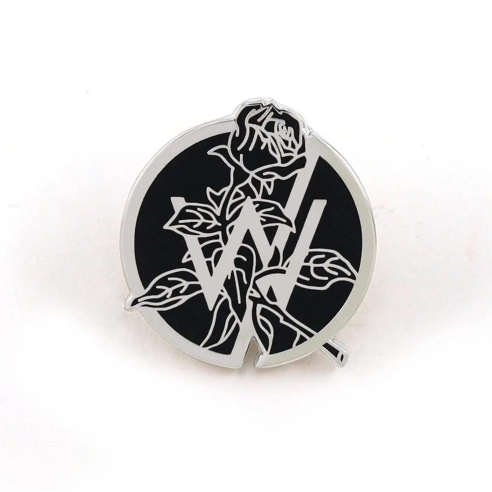 1pc Dark Gothic Rose Brooch, Black White Line Art Flower Badge, Minimalist Dark Style Collectible Pin, Unique Outfit Accessory