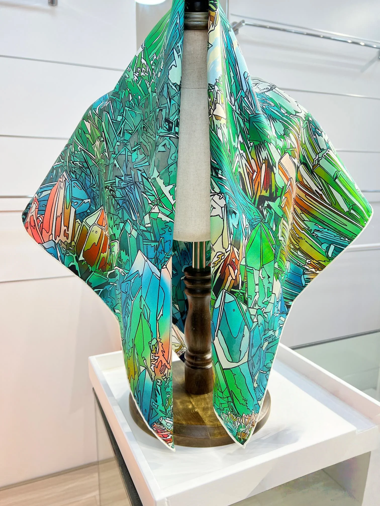 وشاح حريري كريستال H سلسلة جو مجاني دافئ ومتعدد الاستخدامات وشاح للرقبة ناعم ومريح/شال/وشاح هدية راقية