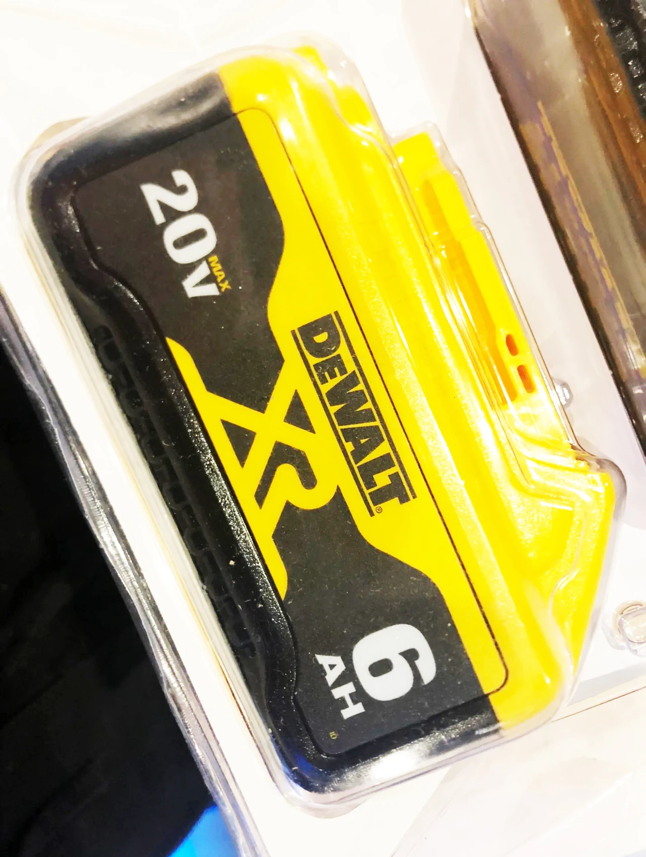 

Brand new and original 20V Lithium battery Compatible for Dewalt 18V Cordless Power Tools Replace DCB180, DCB181, DCB182, DCB201