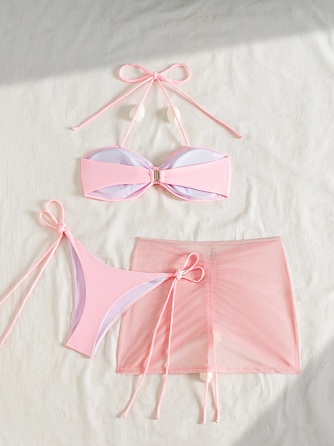 ชุดบิกินี่ 3 ชิ้น ลายดอกไม้ 3 มิติ สีชมพู พร้อมกระโปรงตาข่ายผูกเชือก ชุดว่ายน้ำ ชุดชายหาด บิกินี่ แทนกินี่