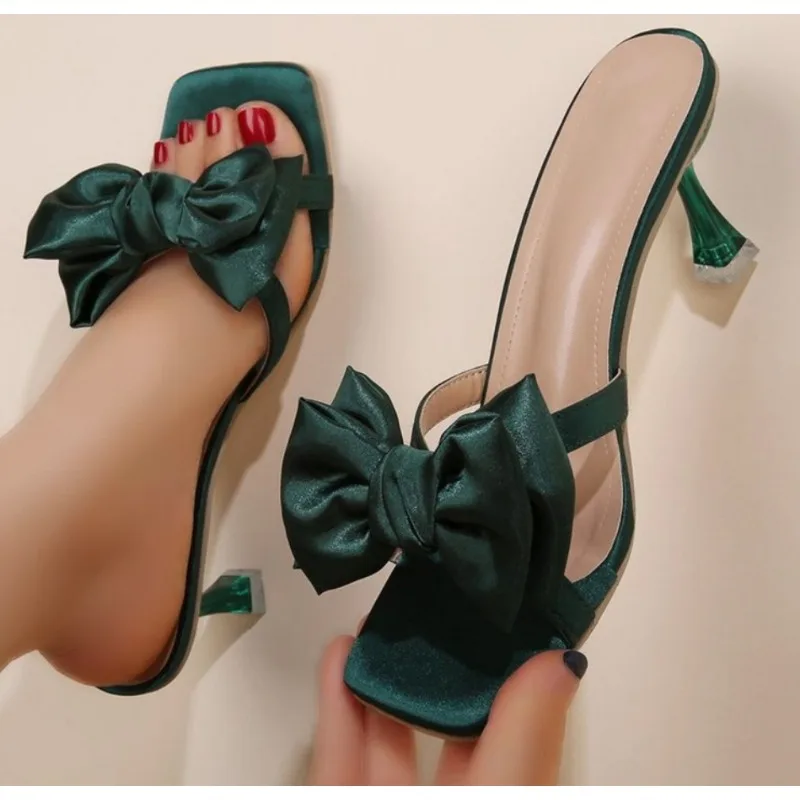 Sandalias de mujer Stiletto verde alto tacón medio vestidos de lujo moda Chic fiesta bodas oro Sexy diseñador boda zapatos elegantes