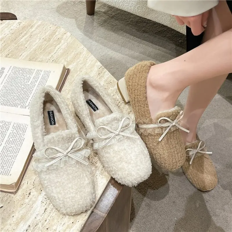 New Women Flats Shoes Hand-Made Winter Women Loafers Round Toe Feather Decor Ladies Shoes Winter Plush Fur Insole Warm Sneakers