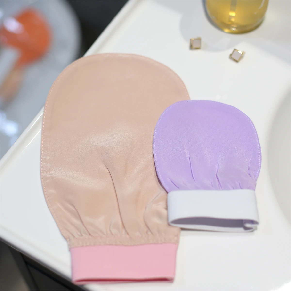 100% Silk Exfoliating Glove gant exfoliants en soie Clean and smooth skin to remove dead skin, slight pain when used