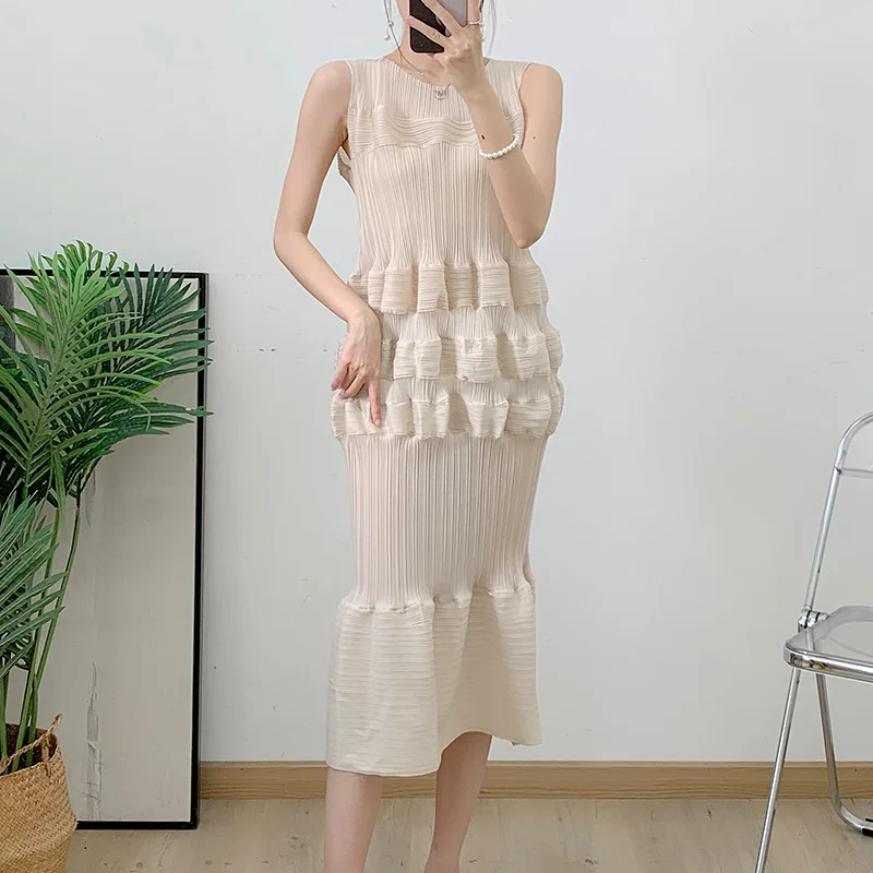 

Women's dresses Miyake Pleated fashion High elastic round collar sleeveless fishtail dress