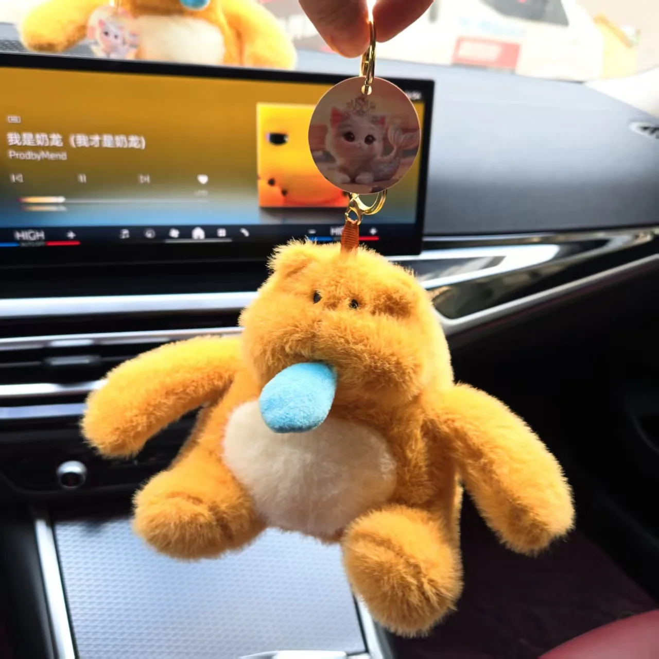 

Sniff Bear Yellow European Diao Bear Little Rabbit Plush Doll Pulling Sniff Bear Rabbit Couple Bag Toy Pendant Doll