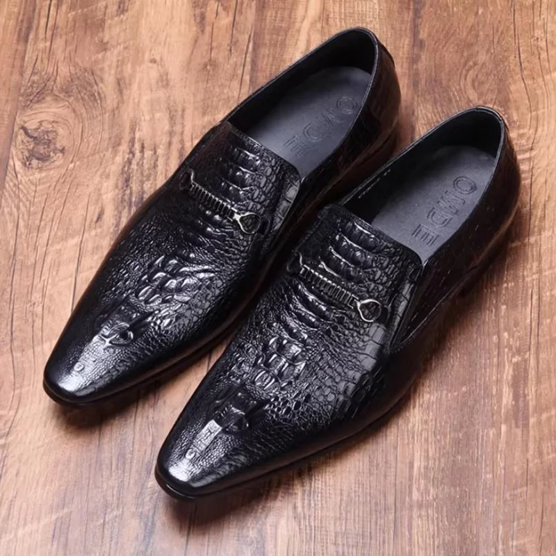 

Кожаные лоферы с крокодиловым принтом в британском стиле, с заостренным носком, мужские деловые туфли, слипоны из натуральной кожи, формальные туфли.