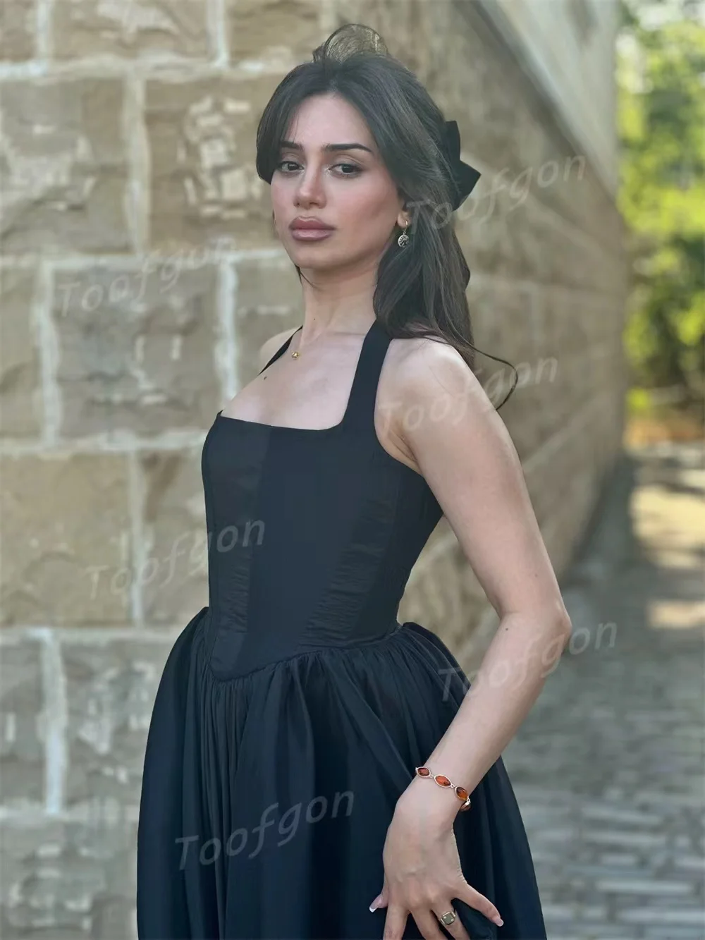 Sukienki na studniówkę z ramiączkami spaghetti Toofgon, czarna satynowa suknia wieczorowa, długa suknia w kształcie litery A na wesele/przyjęcie, możliwość personalizacji.