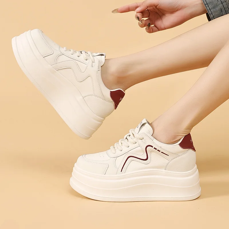 New Women's Sponge Sole Sneakers Versatile Soft Sole Board Shoes Lightweight Sports Shoes Casual Style Thick Sole White Shoes