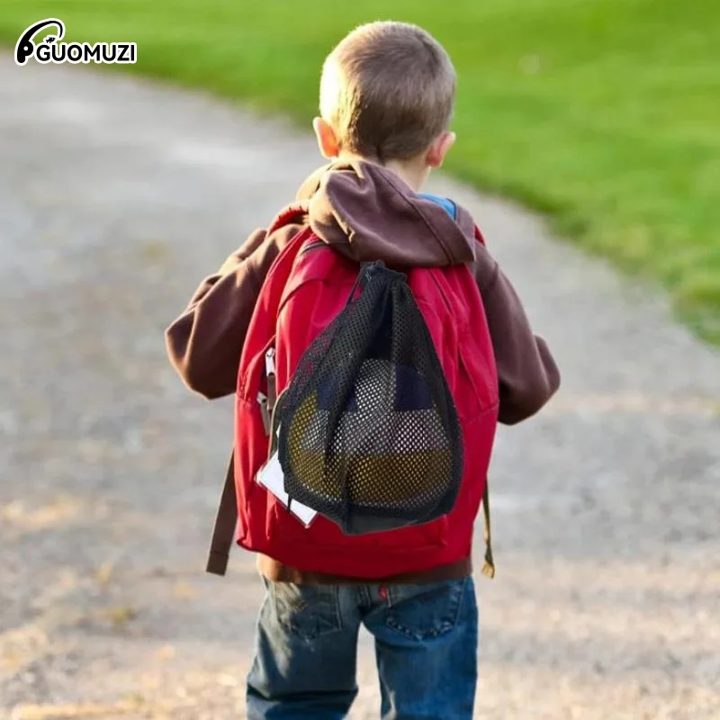 حقيبة رياضية برباط ذات سعة كبيرة، حقيبة شبكية لكرة السلة، حقيبة شبكية للكرة الطائرة، حقيبة كرة القدم، متضمنة الملحقات.