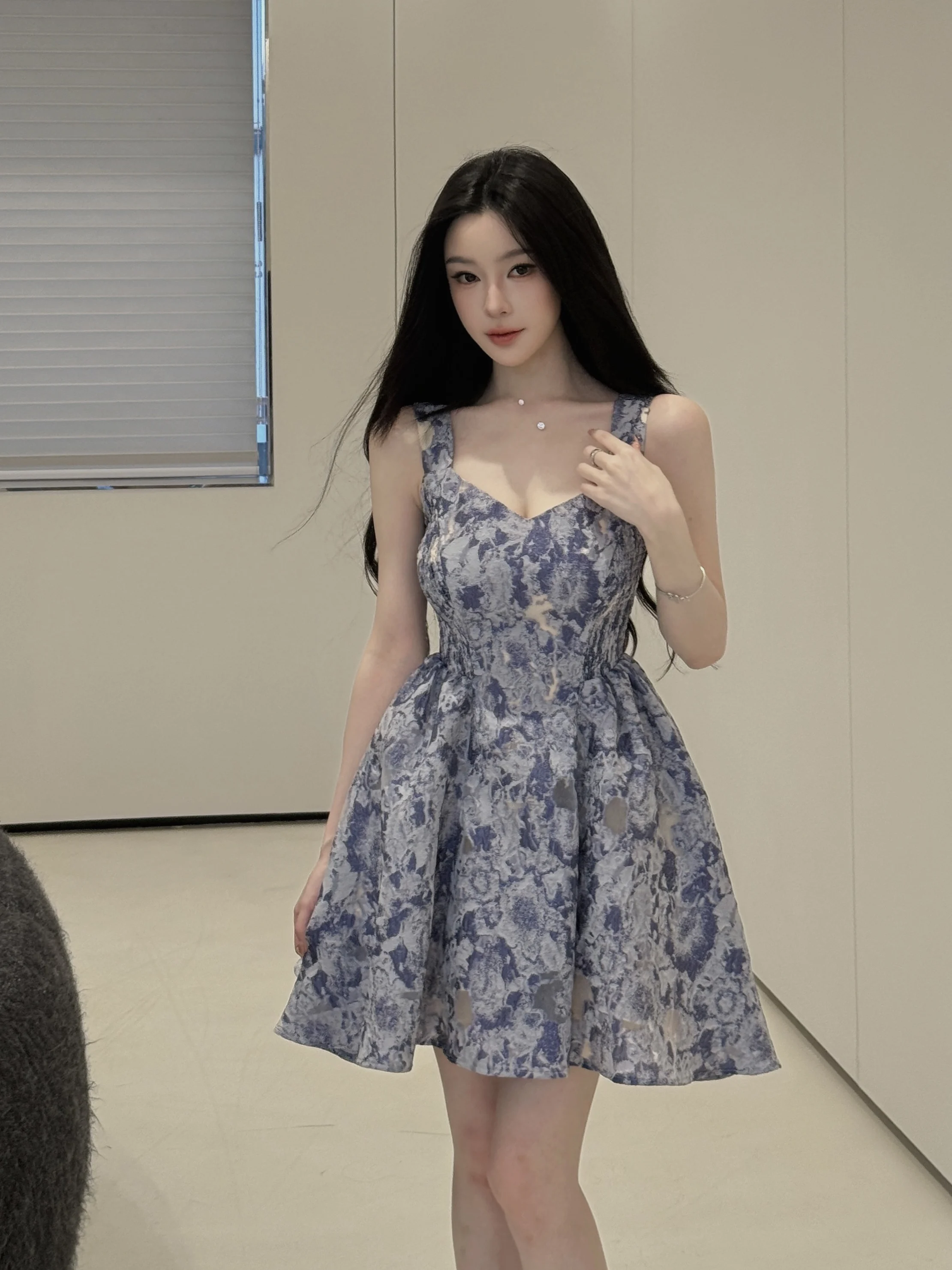 

Ele V-Ne Hollow out Strap ort Skirt YOUENBB Mis Rose Night Pure Desire Floral Embroidery Cold Tone Special Design