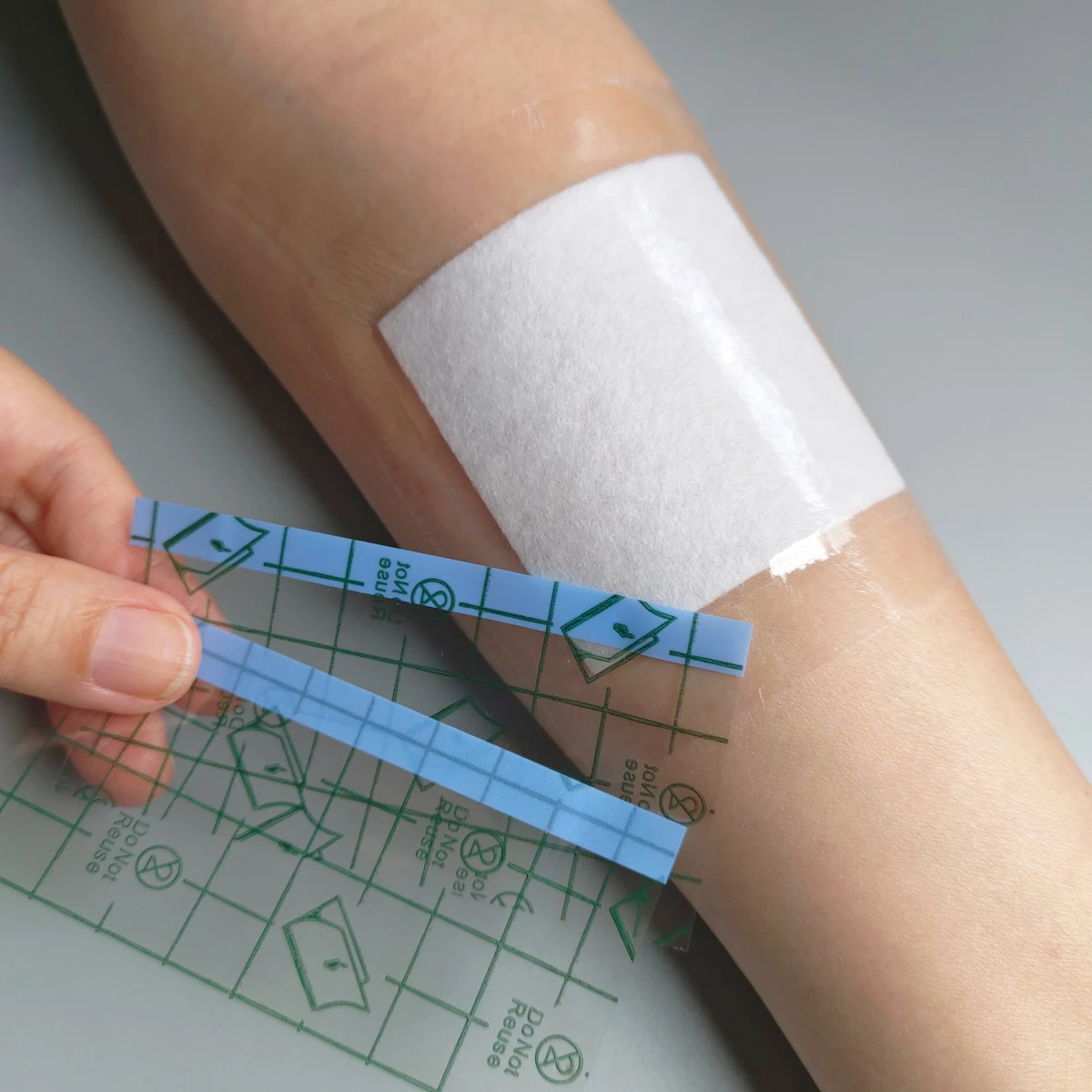 30 Stück wasserdichte Wundauflagen, weiche Mullpflaster, latexfreie Bandagen, selbstklebende Wundauflagen, hautfreundlich – Detail 6