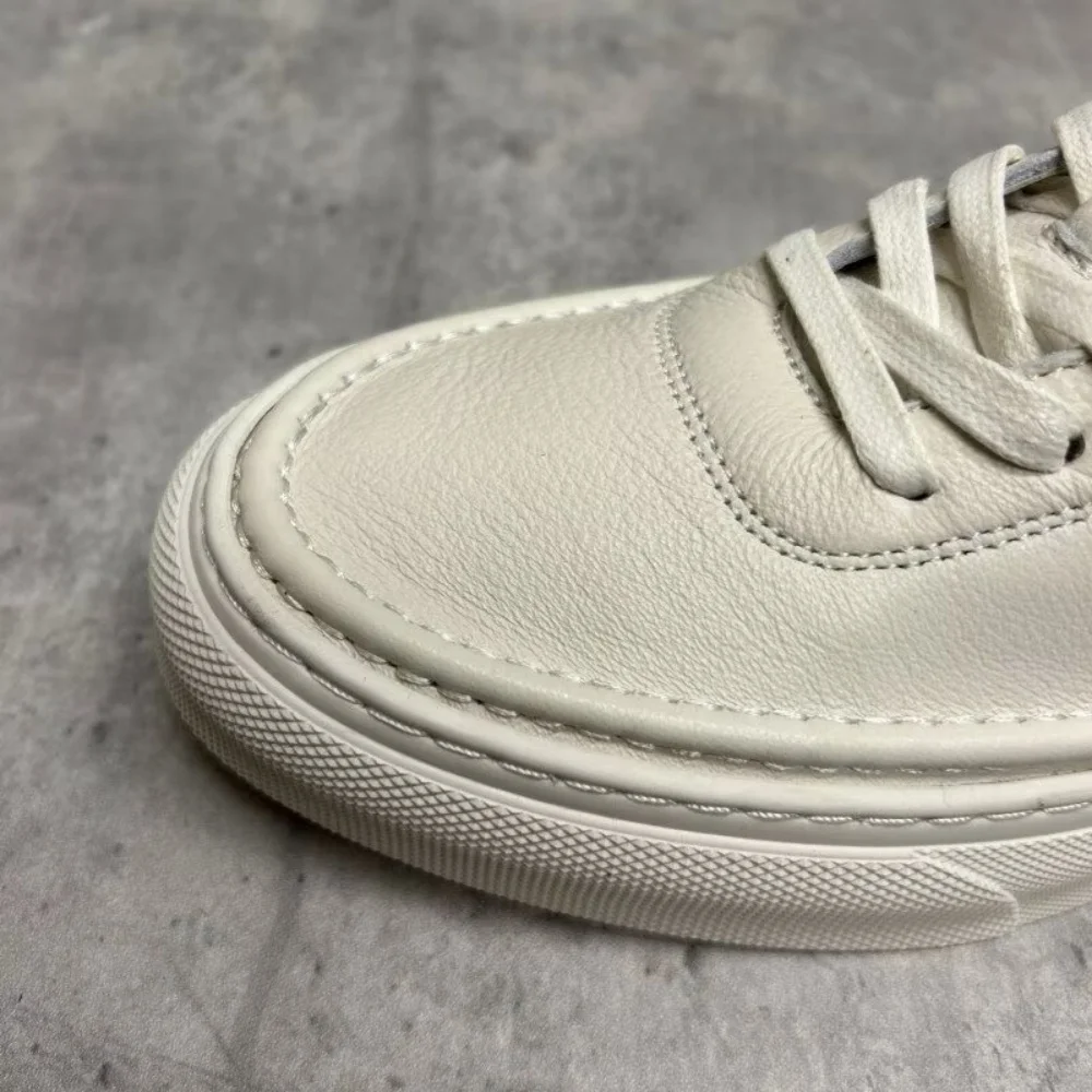 أحذية رياضية بيضاء من الجلد للرجال، أحذية كاجوال بنمط جديد للرجال، أحذية رياضية رجالية عصرية ومتعددة الاستخدامات وقابلة للتنفس