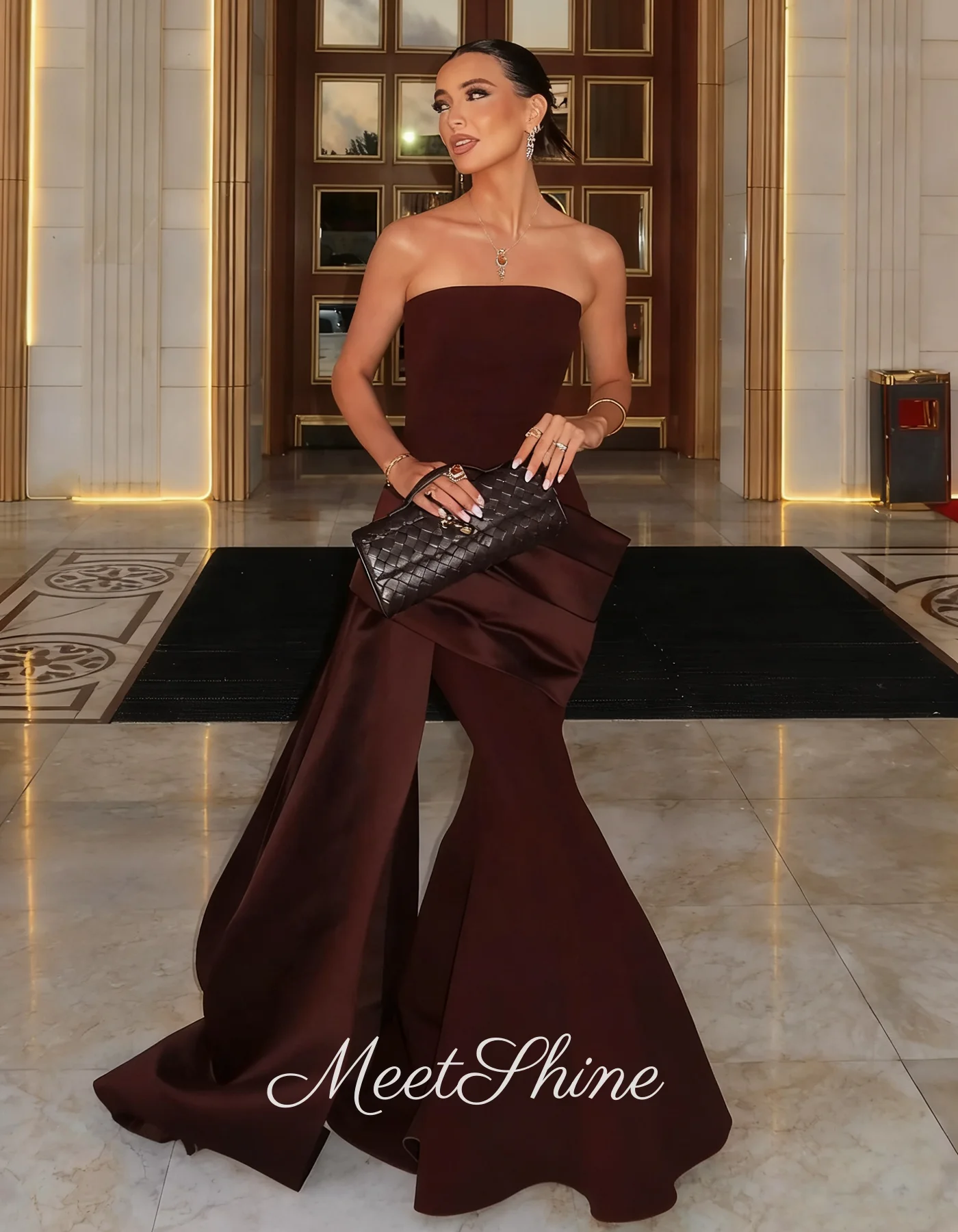 فساتين حفلة موسيقية عصرية بدون حمالات حورية البحر مطوي من الساتان دبي سويب تراين بدون أكمام للحفلات الرسمية فساتين سهرة مخصصة