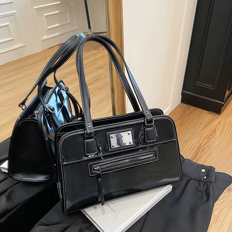 

Luxury Messenger Bag With Large Capacity Solid Color For Women Commuter Use Leather Durable Everyday Design