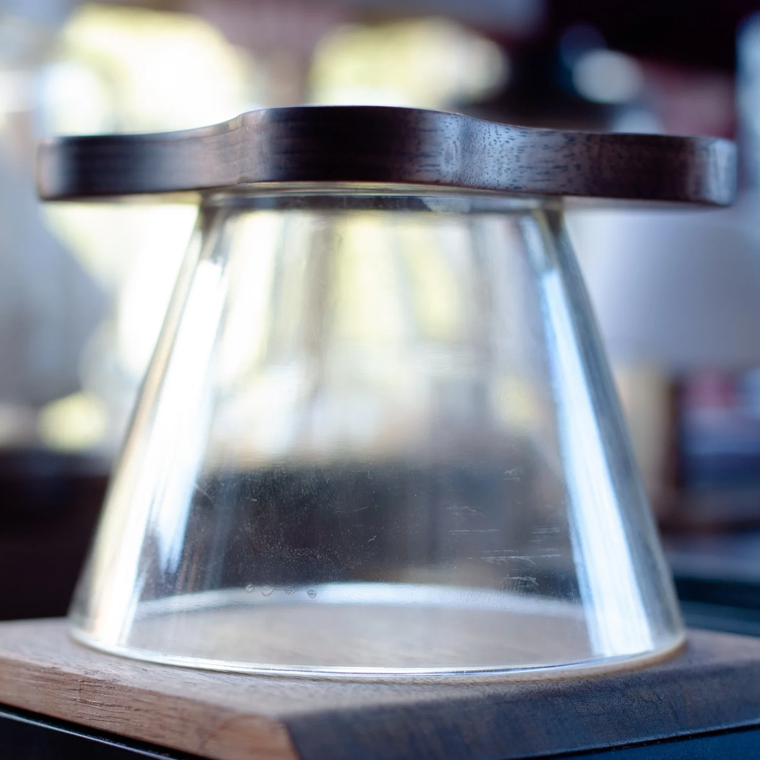 صينية تقطير القهوة Orea V3 مصنوعة يدويًا من خشب الجوز الأسود لصب القهوة، إكسسوارات مطبخ وطاولة طعام غير تقليدية