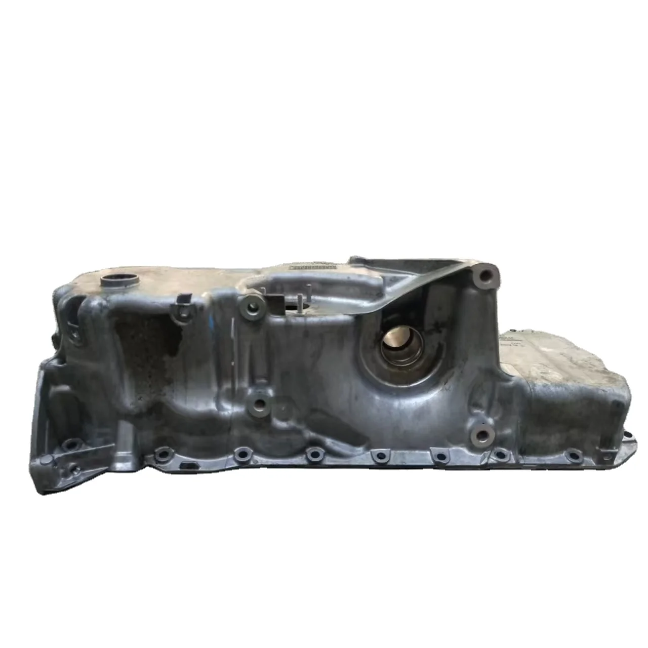 

Высококачественный масляный поддон двигателя с идеальной отделкой 11138580128, может использоваться нормально.