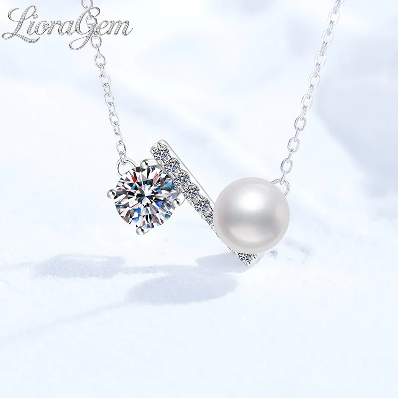 LioraGem Platinum PT950 1-carat Moissanite Necklace, Freshwater Pearl Versatile Balance Beam Pendant Women's Clavicle Chain