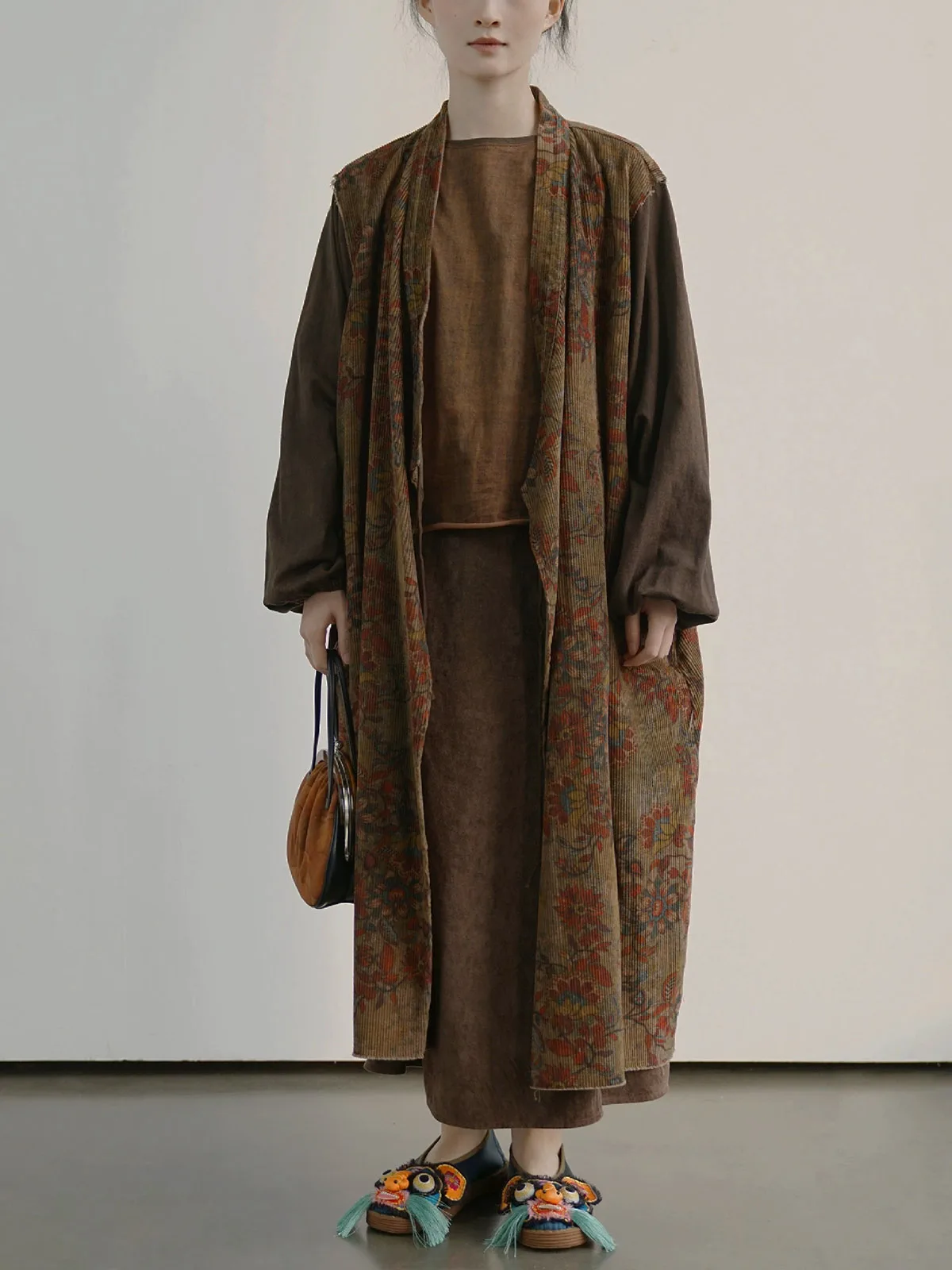 Original Cord bedruckte Patchwork-lange Windjacke für Damen, lockerer, beschädigter Schnitt, Schnür-Retro-Cardigan in Übergröße vorne