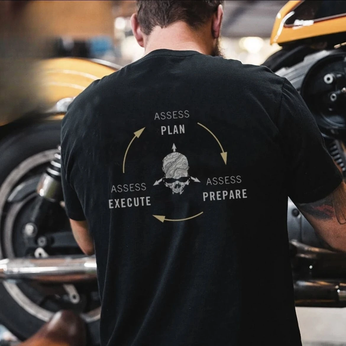 صيف جديد قاطرة نادي قصيرة الأكمام طاقم الرقبة تي شيرت الجمجمة نمط شخصية عسكرية مطبوعة الرجال عادية التكتيكية