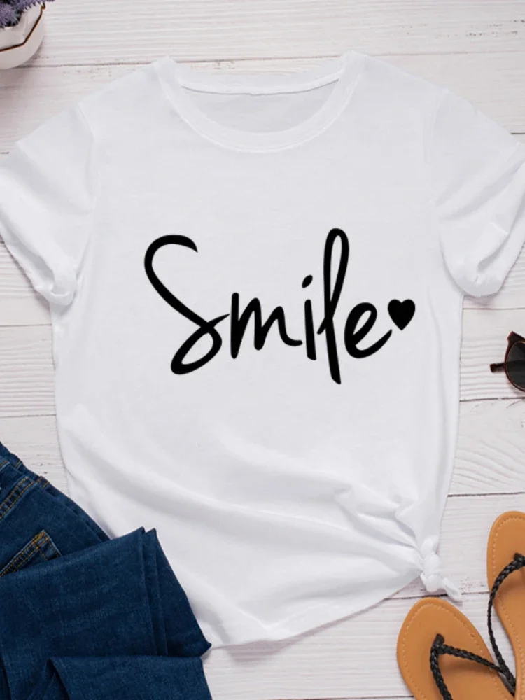 Camiseta con estampado de sonrisa y corazón para Mujer, blusa holgada de manga corta con cuello redondo, ropa para Mujer