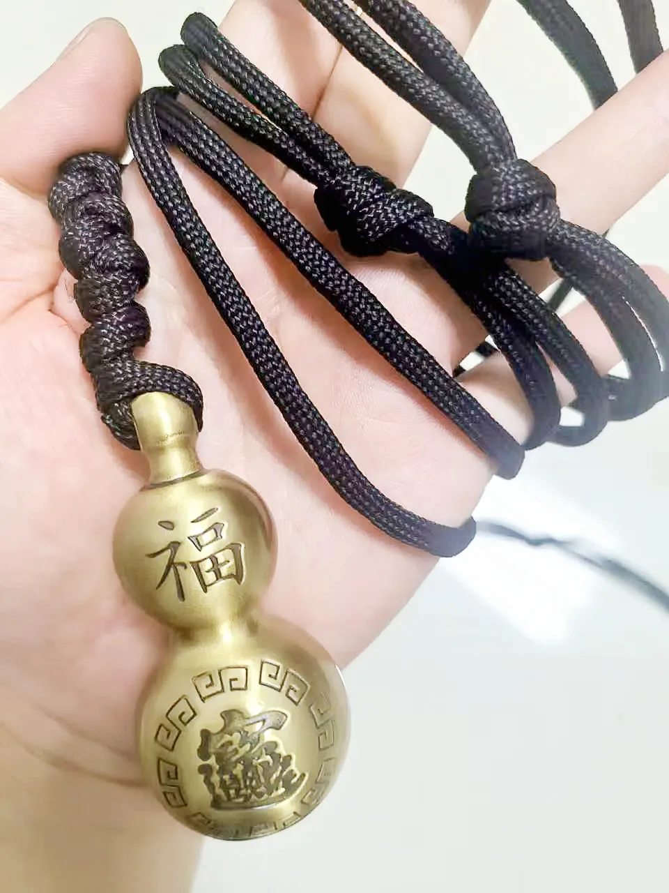 Self-defense Gadgets Gourd Pendant Emergency Survival Window Broken Personal Security Protection Suppiler view 4